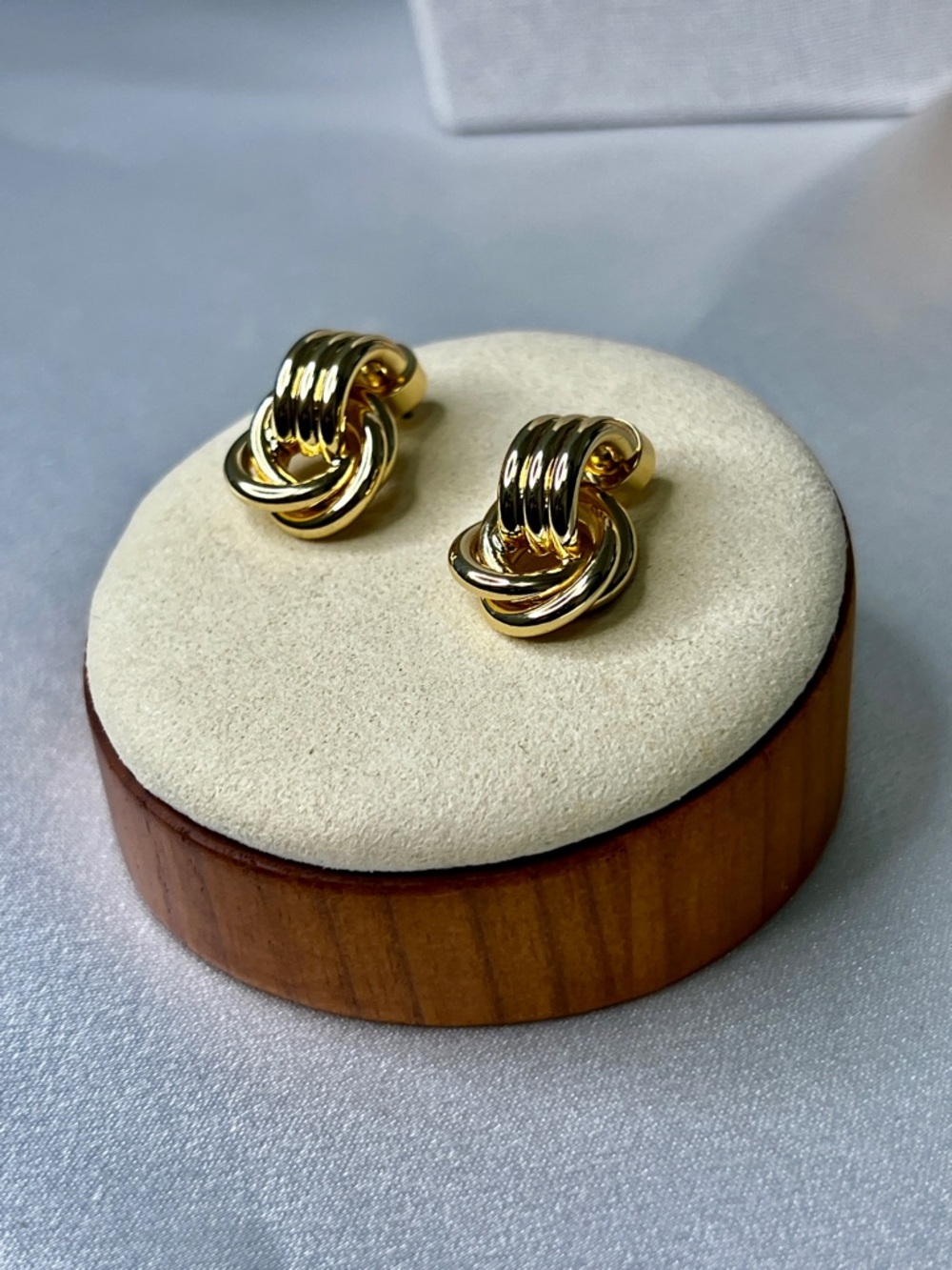 18k Gold Knot Stud Earrings - Women Jewelry